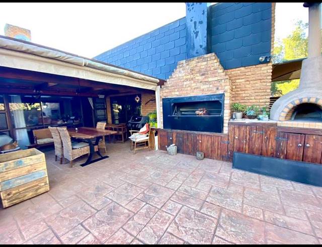 4 BEDROOM HOUSE FOR SALE IN PANORAMA